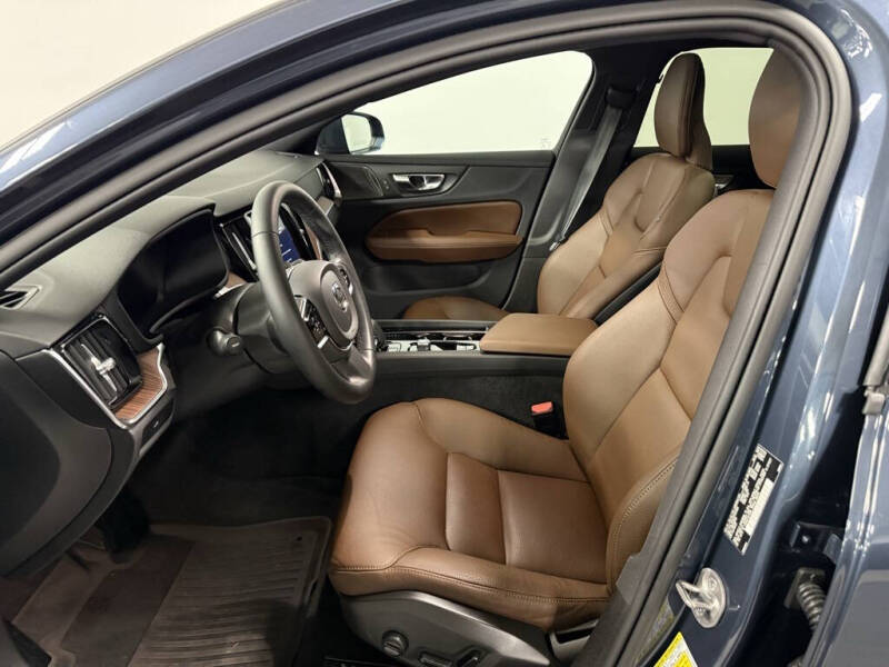 2023 Volvo V60 Cross Country B5 Plus