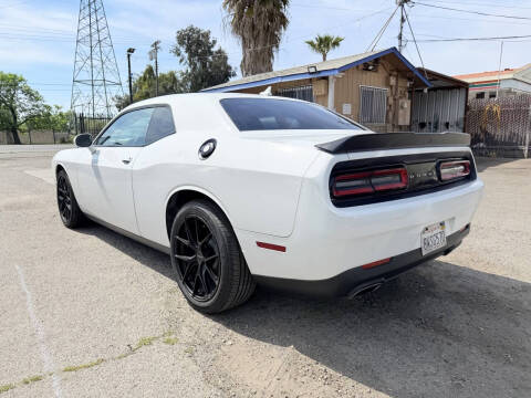 2018 Dodge Challenger SXT Plus