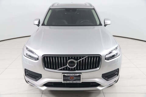2022 Volvo XC90 T6 Momentum 7-Passenger