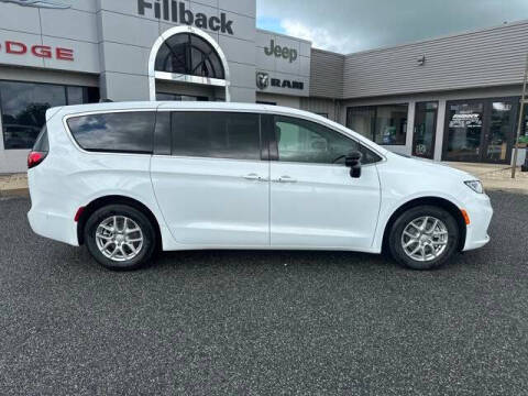 2025 Chrysler Pacifica Select