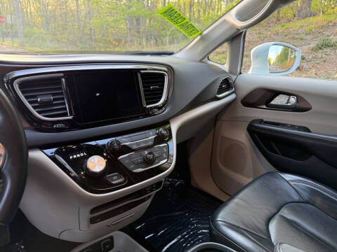 2017 Chrysler Pacifica Touring-L Plus