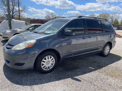 2007 Toyota Sienna for sale at VAUGHN'S USED CARS in Guin AL