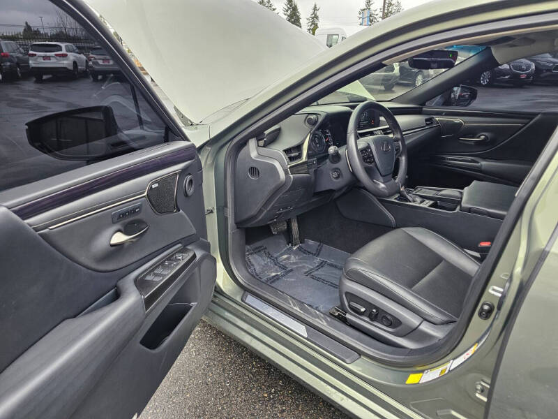 2019 Lexus ES 300h