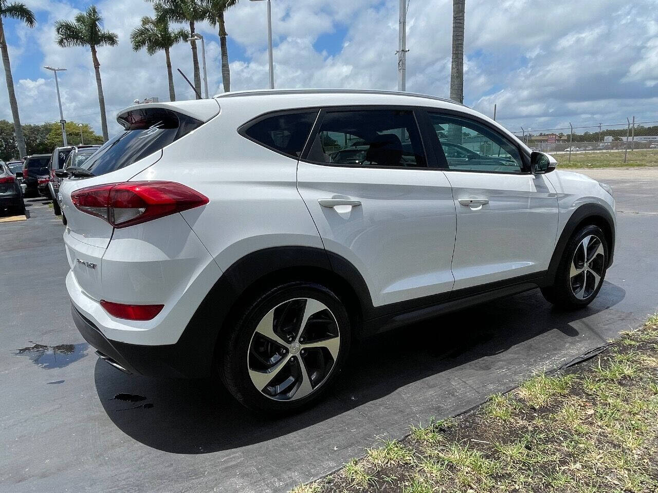 2016 Hyundai Tucson  - $14,900