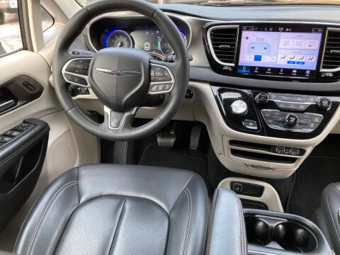 2023 Chrysler Pacifica Touring L