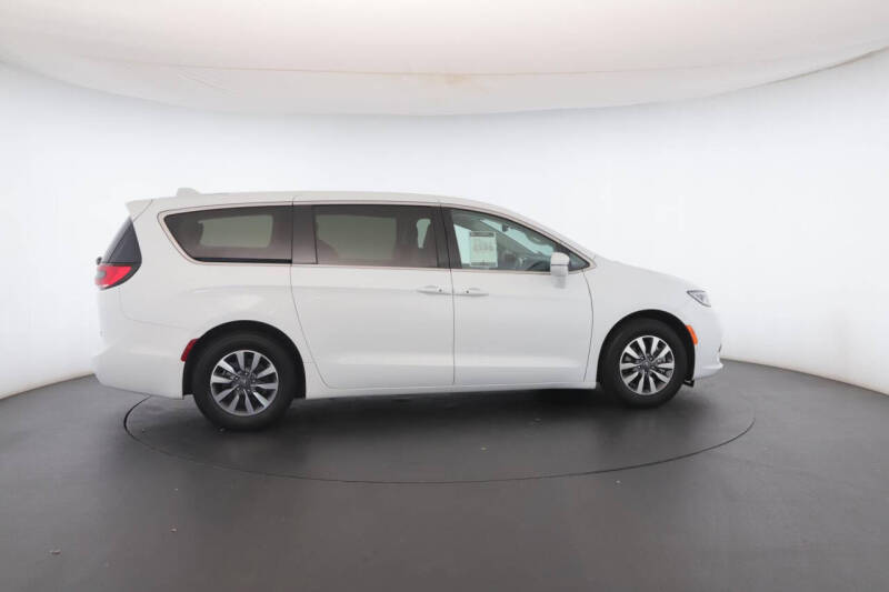 2022 Chrysler Pacifica Hybrid Touring L
