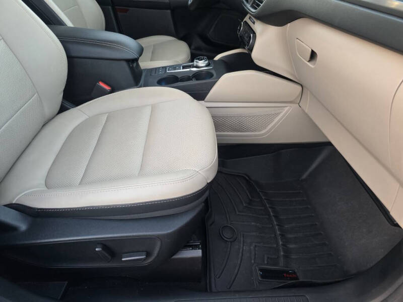 2021 Ford Escape Hybrid Titanium