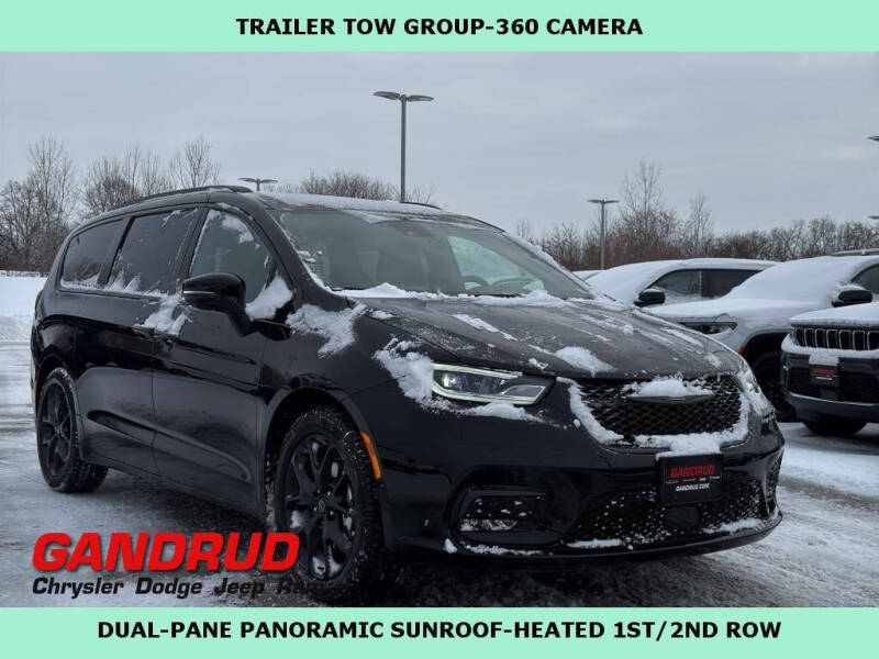 2026 Chrysler Pacifica Limited's photo