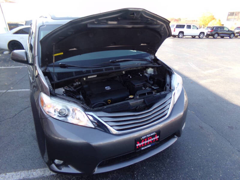 2011 Toyota Sienna XLE 7-Passenger Auto Access Seat
