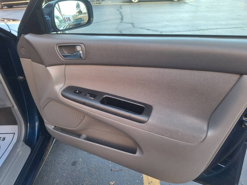 2005 Toyota Camry LE