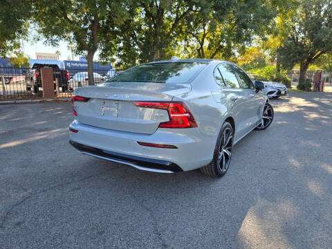 2024 Volvo S60 B5 Core Dark Theme