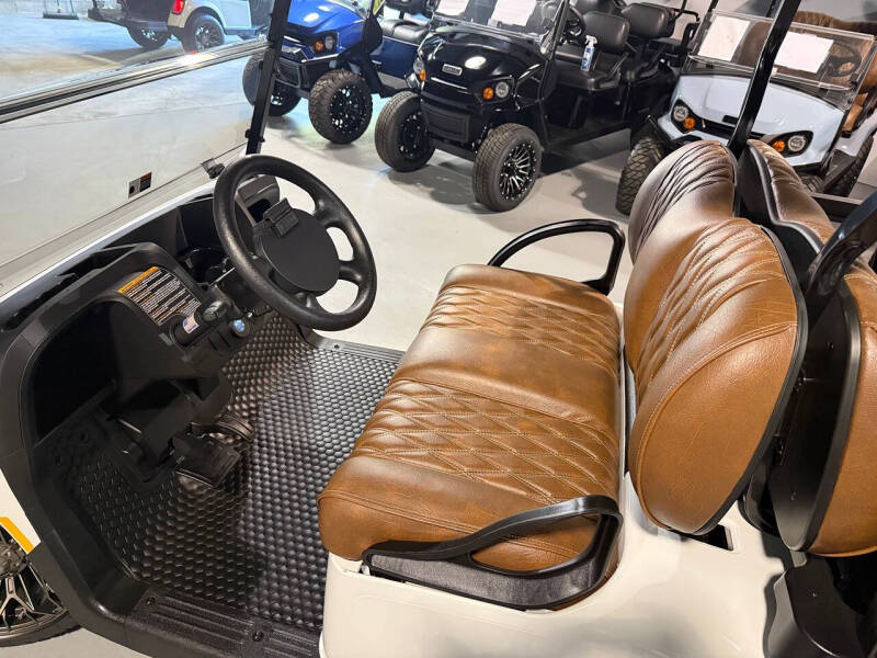 2025 E-Z-GO RXV ELiTE