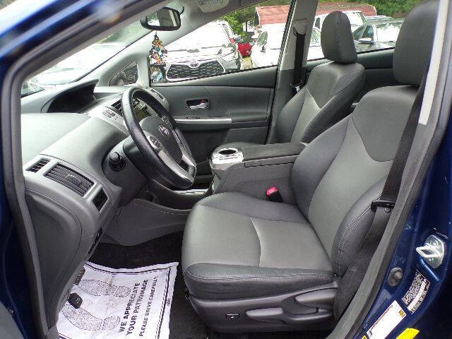 2014 Toyota Prius v Five