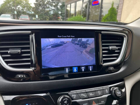 2017 Chrysler Pacifica Touring-L Plus