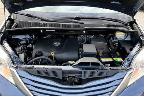 2017 Toyota Sienna LE 8-Passenger