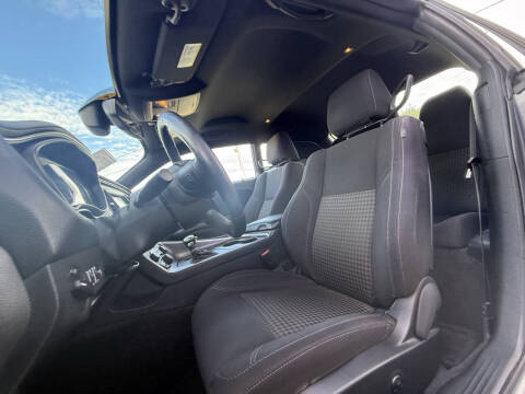 2015 Dodge Challenger SXT