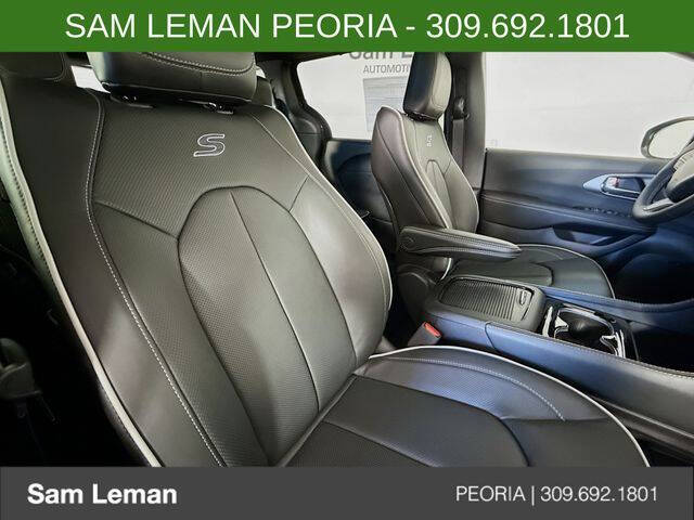 2027 Chrysler Pacifica Limited