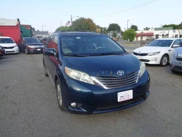 2012 Toyota Sienna XLE 8-Passenger