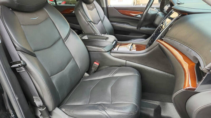 2018 Cadillac Escalade ESV Luxury