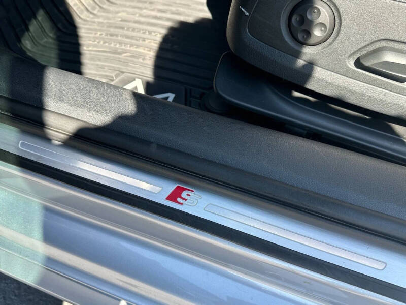 2018 Audi A4 2.0T quattro Prestige