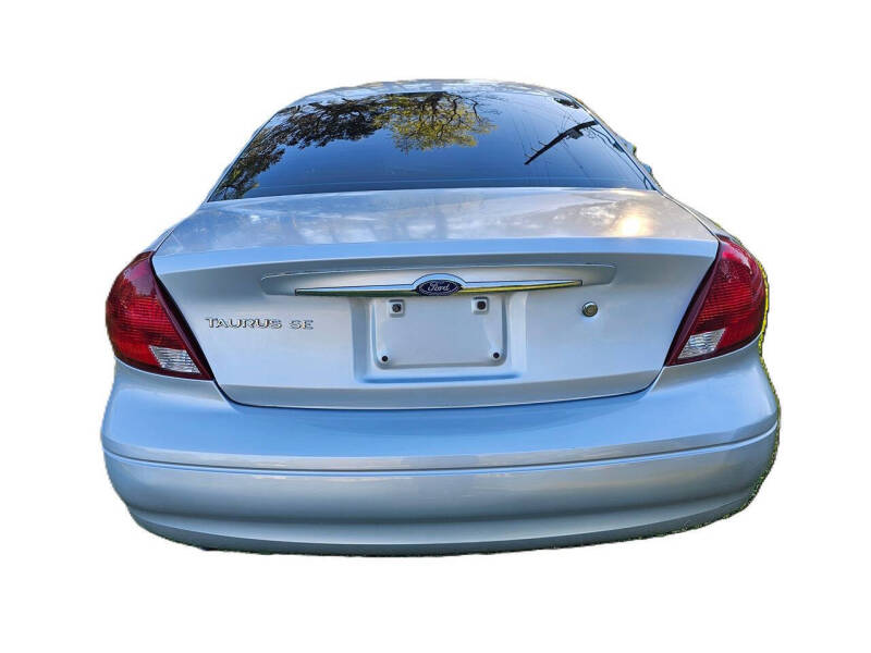 2003 Ford Taurus SE