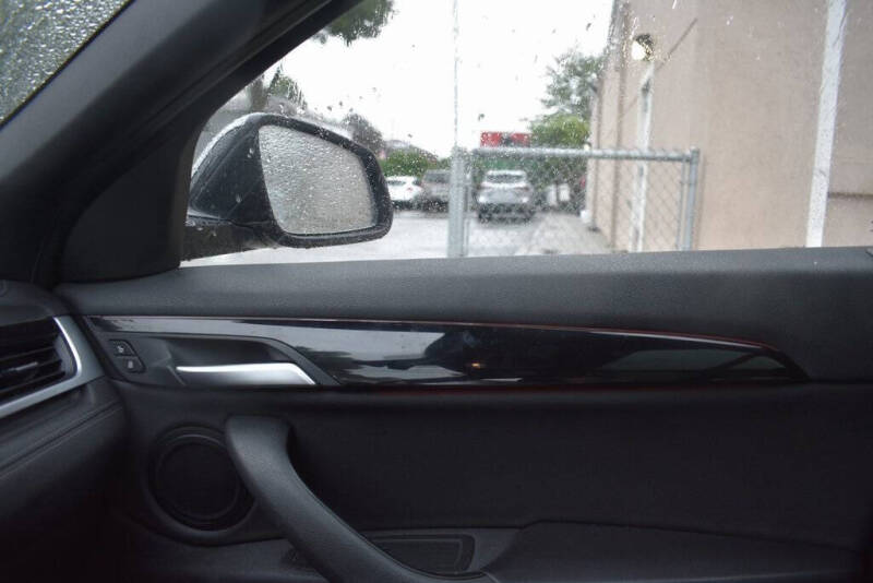 2023 BMW X2 sDrive28i