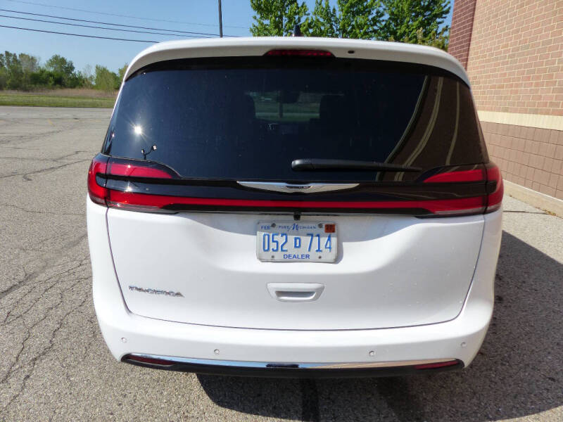 2026 Chrysler Pacifica Select