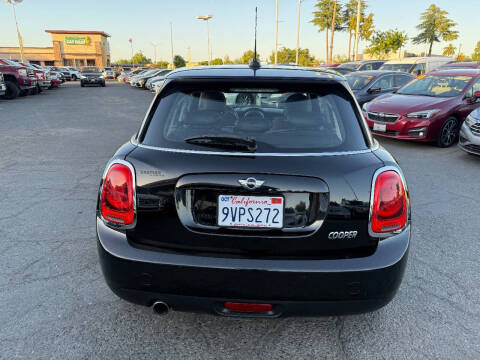 2017 MINI Hardtop 4 Door Cooper