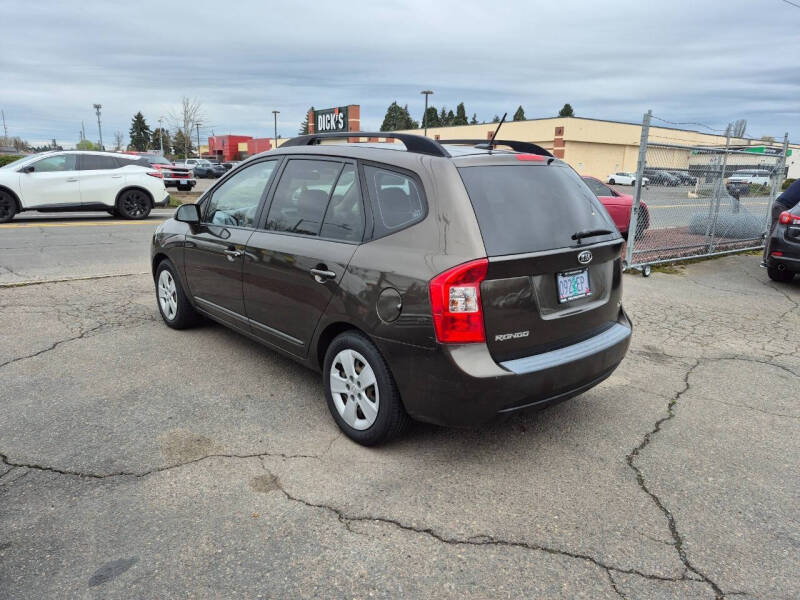 2009 Kia Rondo LX