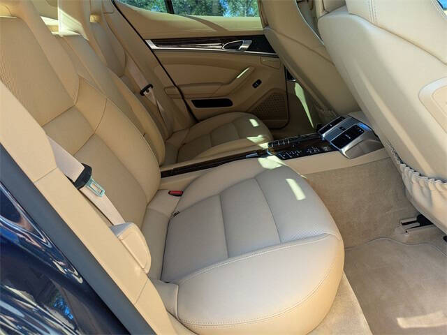 2015 Porsche Panamera 4