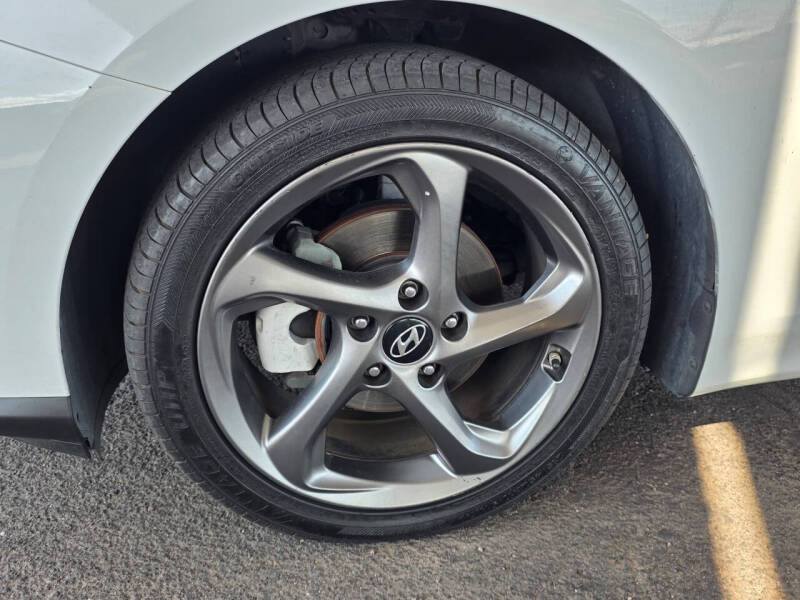 2019 Hyundai Veloster
