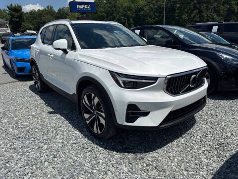 2024 Volvo XC40 B5 Plus Bright Theme