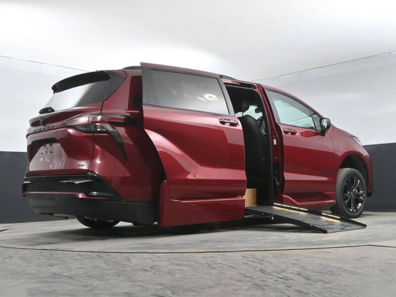 2025 Toyota Sienna XSE 7-Passenger