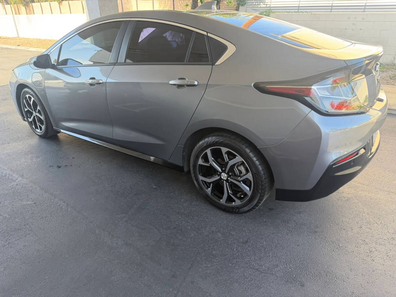 Gray 2018 Chevrolet Volt LT LT 4dr Hatchback 2