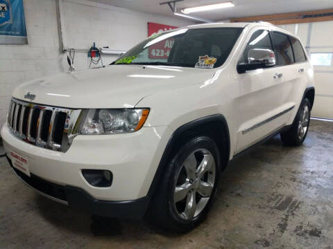 2011 Jeep Grand Cherokee for sale at BOLLING'S AUTO in Bristol TN