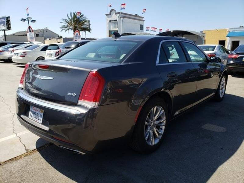 2017 Chrysler 300 Limited