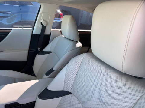 2025 Lexus ES 300h