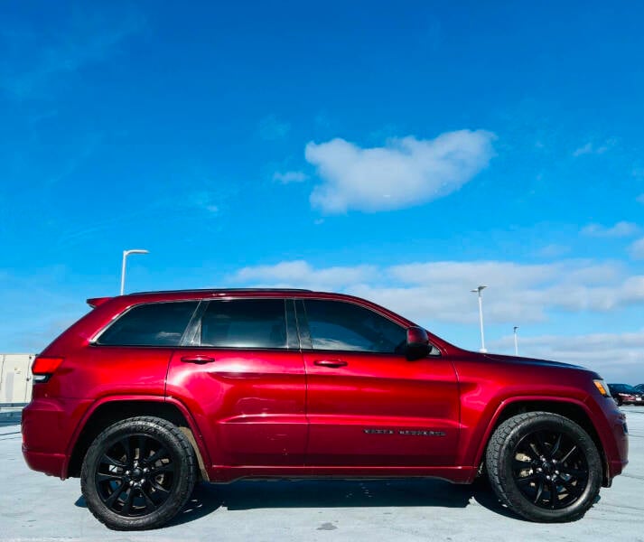 2018 Jeep Grand Cherokee Altitude photo 11