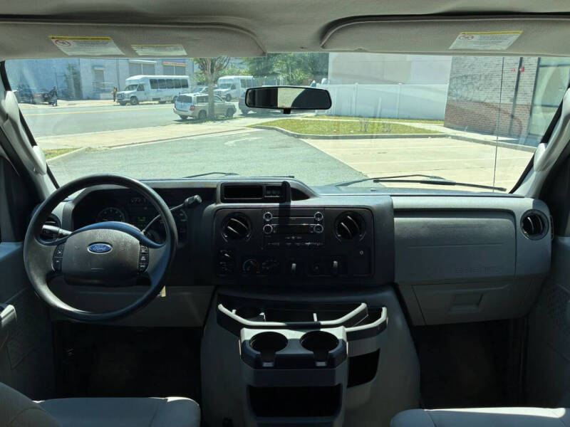 2013 Ford E-Series E-350 SD XLT