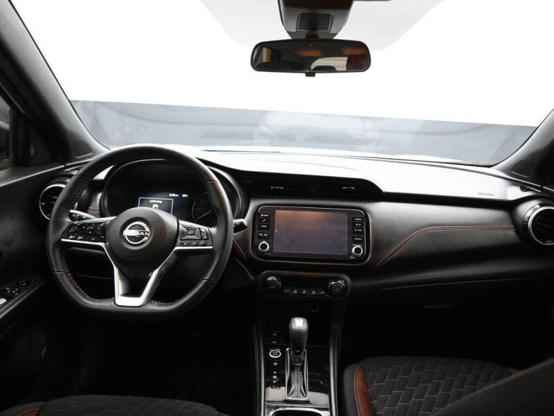 2022 Nissan Kicks SR
