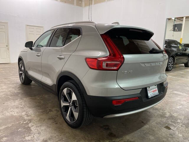 2025 Volvo XC40 B5 Plus Bright Theme