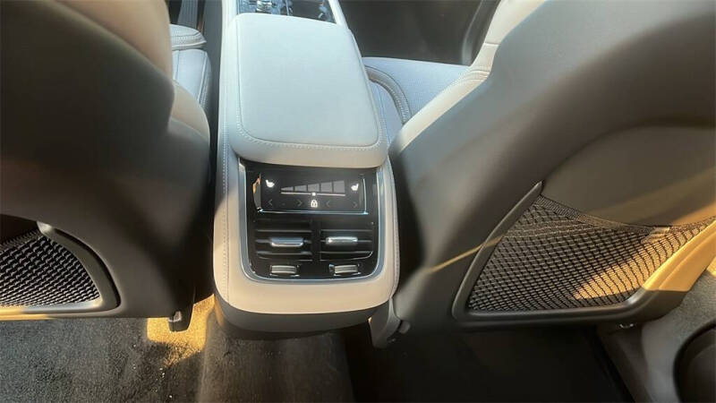 2026 Volvo XC90 B6 Ultra Dark 7P