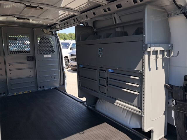 2025 Chevrolet Express 2500