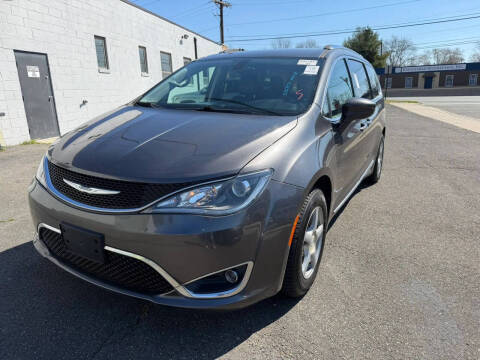 2017 Chrysler Pacifica Touring-L Plus