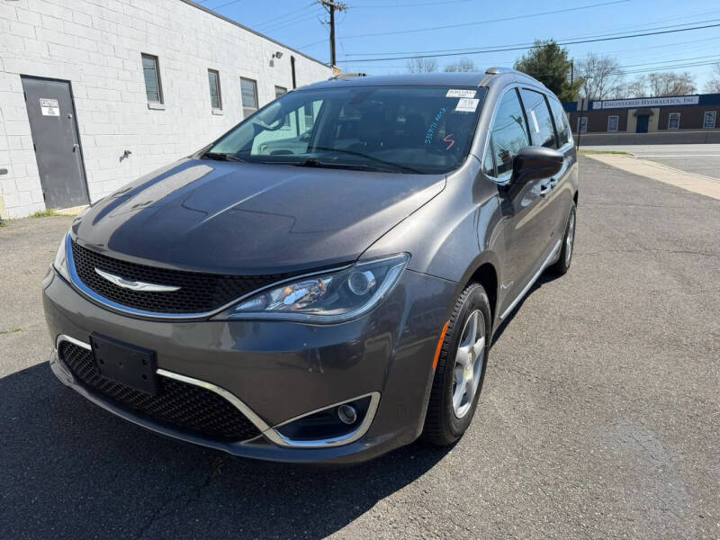 2017 Chrysler Pacifica Touring-L Plus