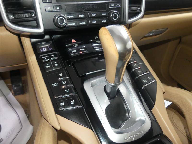 2017 Porsche Cayenne Platinum Edition