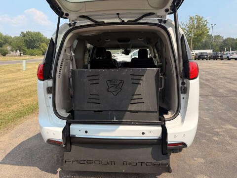 2020 Chrysler Pacifica Touring L