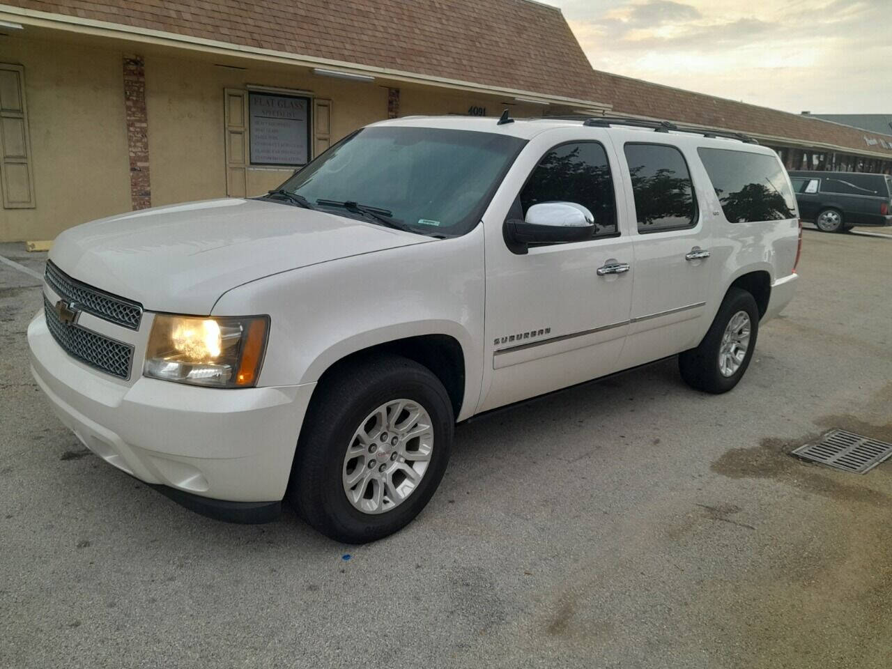 2011 Chevrolet Suburban SUV - $7,950