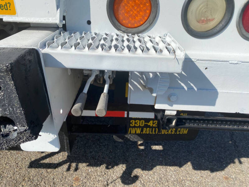 2009 Freightliner M2 106