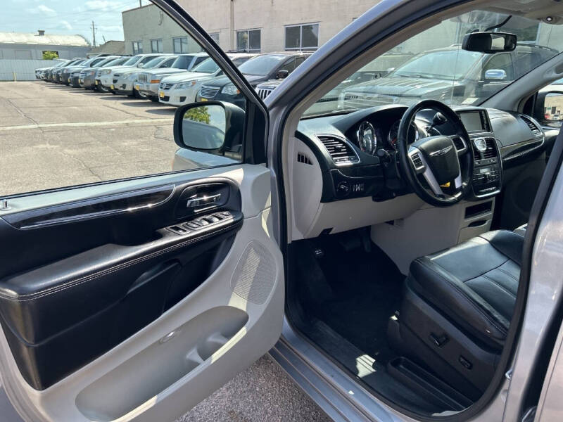 2014 Chrysler Town and Country Touring